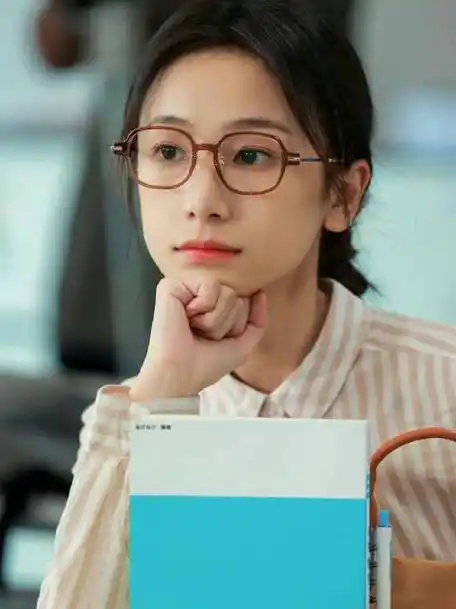 四年了姜梓新还是那个明玉小可爱