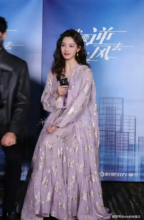 原创新中式的风又吹到了夏季跟着倪妮钟楚曦学搭配古典和时髦并存