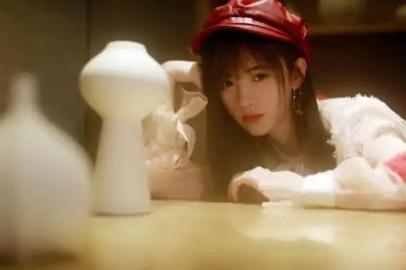 鞠婧祎是有多怕输迪士尼照只晒自己朋友照片中却有最真实的她