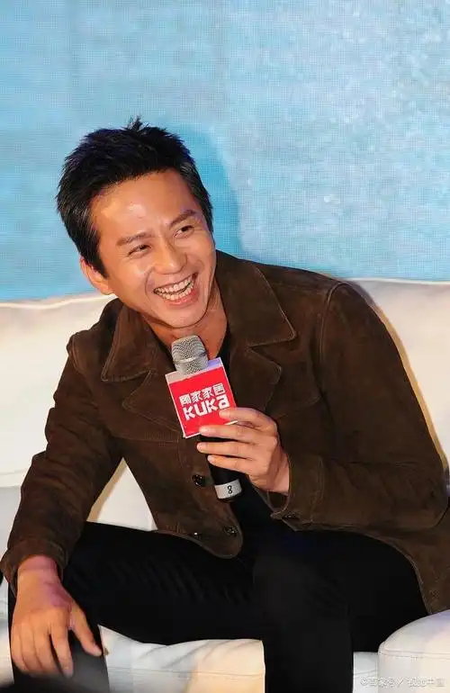 邓超:从叛逆少年,话剧演员到荧幕男神的跨界之路