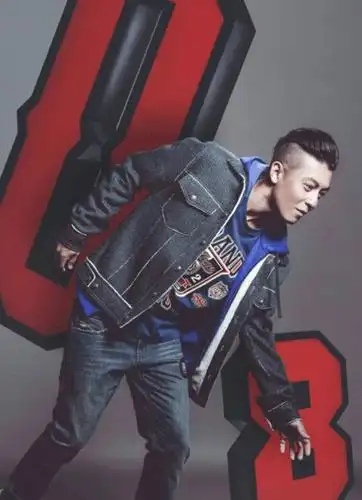 最近流行的潮装搭配都是他玩剩下的|陈冠希|冠希哥|潮人_新浪新闻