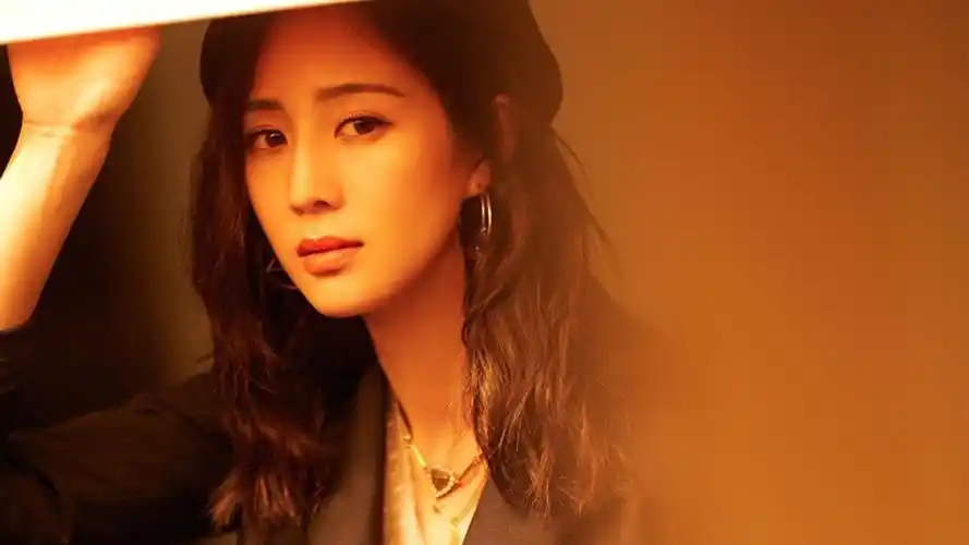 张钧甯气质干练写真图片桌面壁纸壁纸