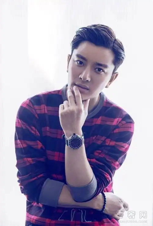 此前录制完综艺节目后,贾乃亮在微博晒出与友人聚餐的相片.