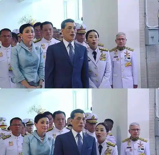 泰国国王不要太帅了穿着名贵漂亮的西装还一脸调皮的笑容