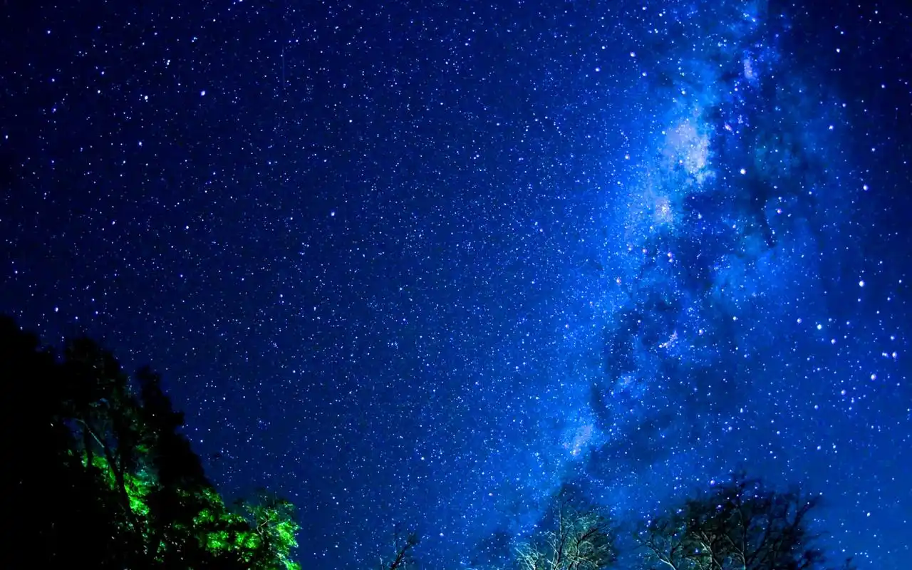 夜晚璀璨星空高清桌面壁纸