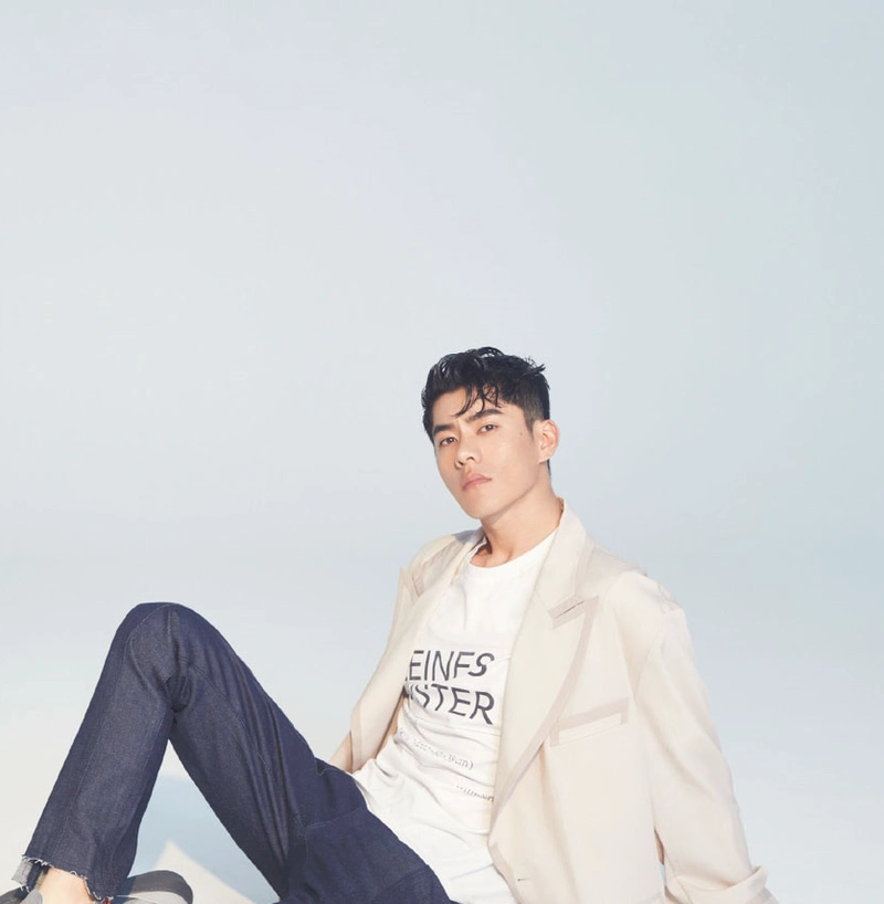 李程彬巧妙利用阳光拍照,第一张很文艺,最后一张好撩!