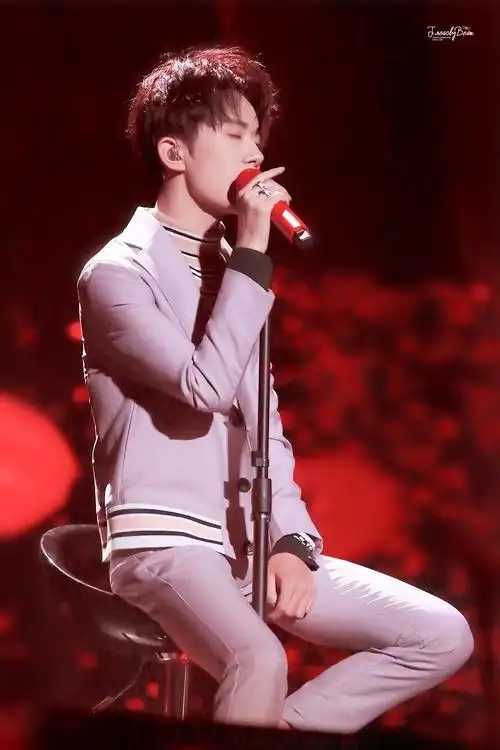 易烊千玺17岁生日会