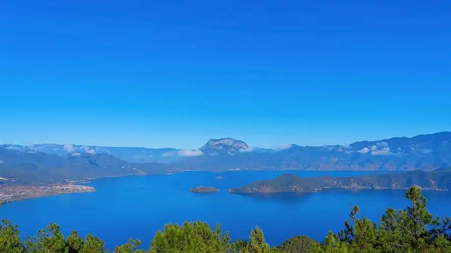 泸沽湖绝美梦幻蓝色仙境唯美图片-风景壁纸 - 壁纸家