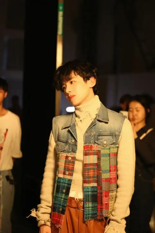 白敬亭t锦绣十二月刊封面##白敬亭t杂志复古大片