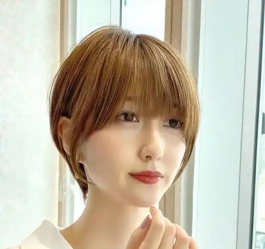 40岁以上长脸女性适合发型大全|如何打造美丽妆容!_头发_额头_造型