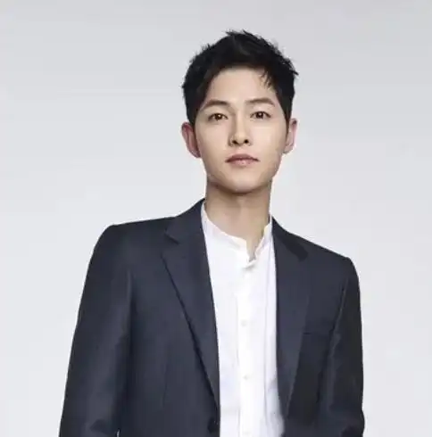 man的固定嘉宾,后来因为主演太阳的后裔,成为炙手可热的大明星,名气