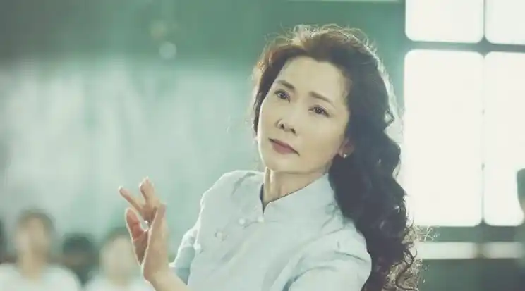 何赛飞不与人争静待好运来