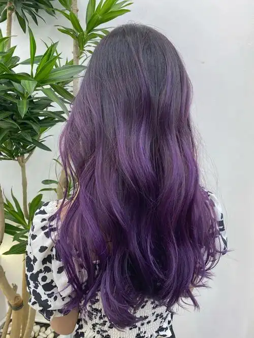 90发型来自:mm萌萌造型(华通广场店)9001因为我很喜欢紫色,就在