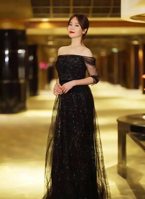 原创左小青的身材真值得自豪这么大岁数身材好似还在时尚