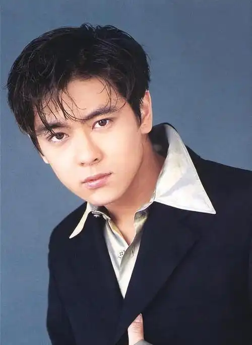 一个月瘦了10多斤,林志颖晒体重照片,肌肉都掉没了,惹粉丝心疼_网易