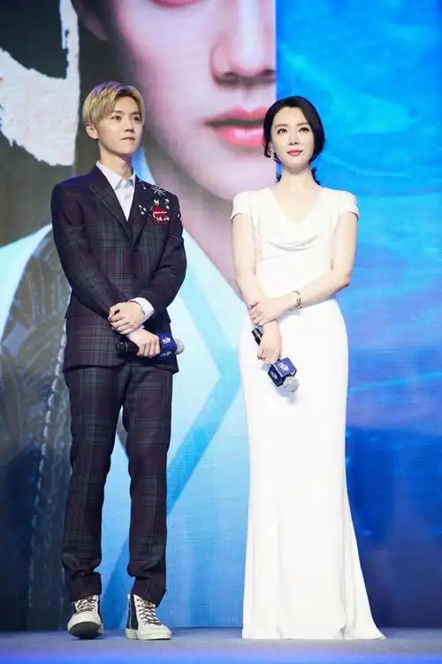 「速看」鹿晗古力娜扎古装合照(鹿晗和古力娜扎的吻戏)