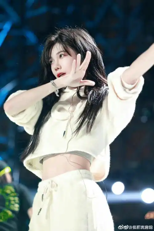 鞠婧祎许佳琪沈梦瑶舞台花絮照##鞠婧祎许佳琪沈梦瑶舞台彩排照