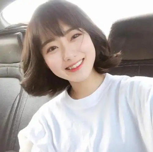 女生自拍照怎么拍:12个自拍拍照姿势,帮你解锁好看自拍照