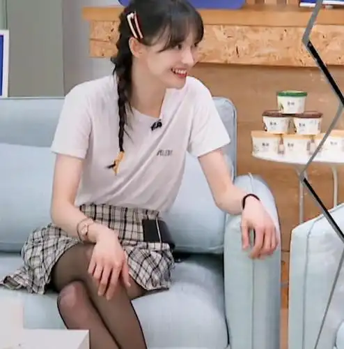 有一种腿叫郑爽的腿,穿上"黑丝袜"后,一般人真欣赏不来