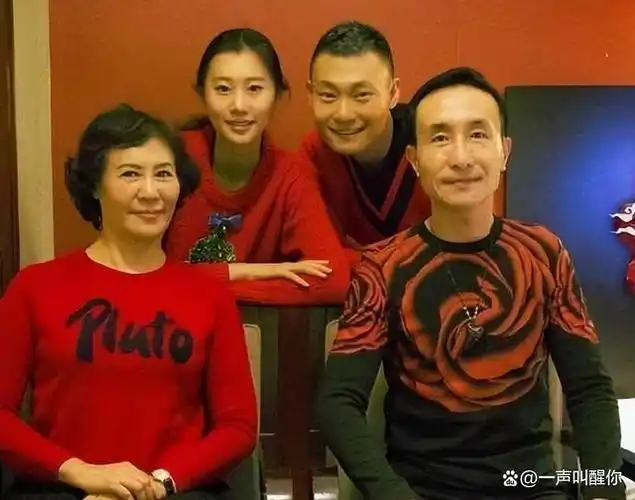 东北一家人演员现状龙套都成大腕2位演员同年同月去世