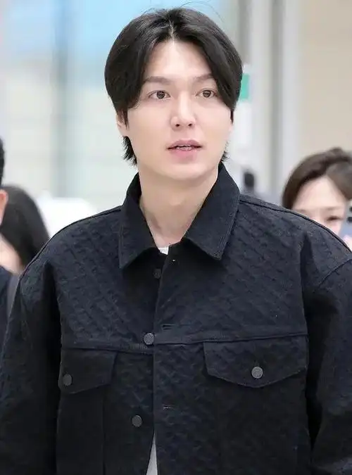 37岁韩国男星李敏镐大变样,脸肿出新境界,被调侃撞脸孙楠!