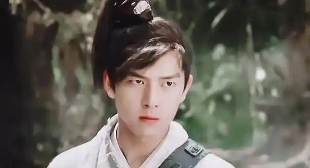 《剑王朝》李现古装刘海太逗,看起来丑帅丑帅的,网友:憨憨_丁宁