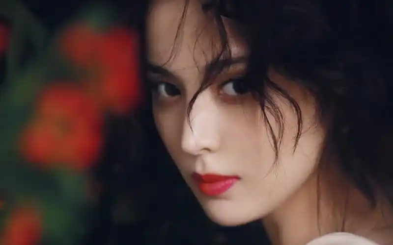 古力娜扎妩媚动人写真图片桌面壁纸