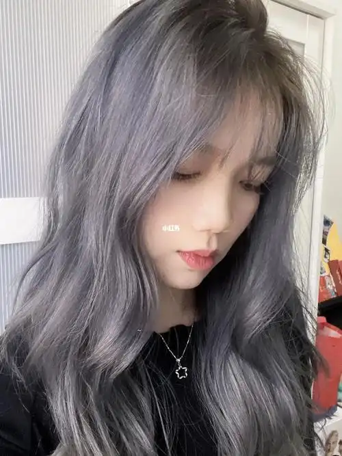 灰蓝色头发开启冬天