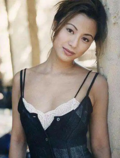 她为走红接近王晶拍多部三级一脱成名私生活混乱54岁仍未婚