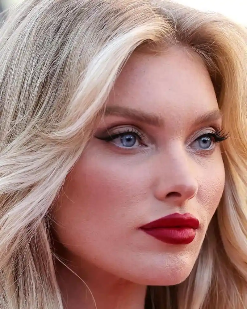 海外媒体镜头下的明星生图,不加修饰,更显真实.