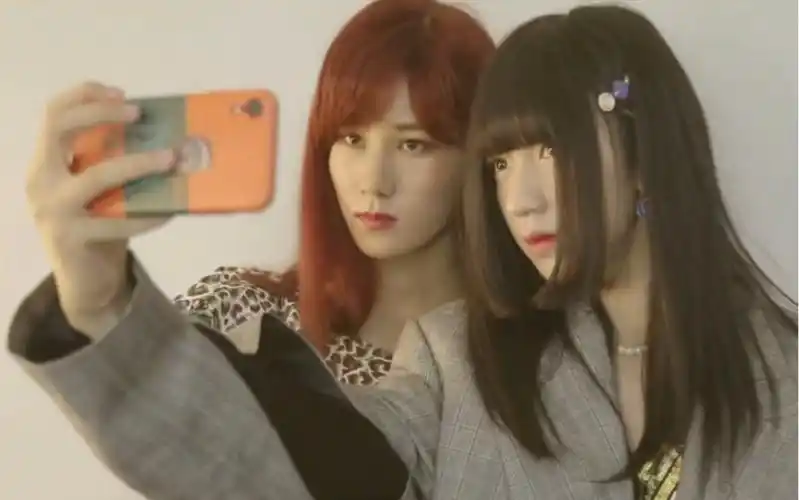 张真源女装~很辣…贺峻霖女装~很绝