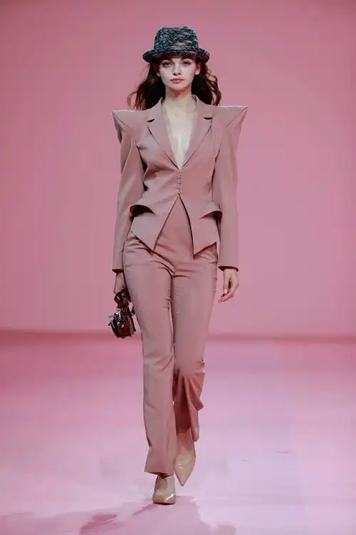 璇知物2024春夏系列新品首秀!亮相中国国际时装周