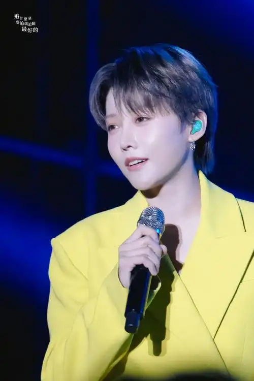 多远也要去看漂亮爱笑的雨雨就连蝴蝶也偏爱你@刘雨昕#中华民族团结