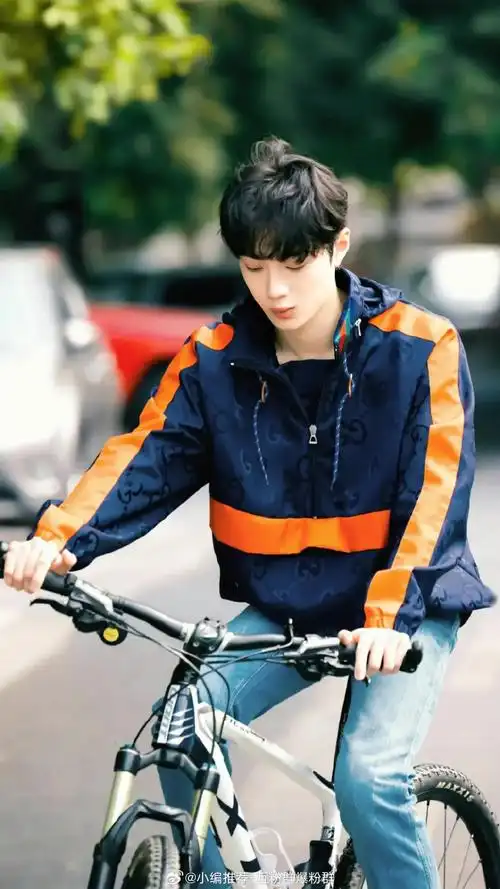 赖冠霖官宣退圈,选择做幕后,不想当演员歌手,粉丝表示:很失望