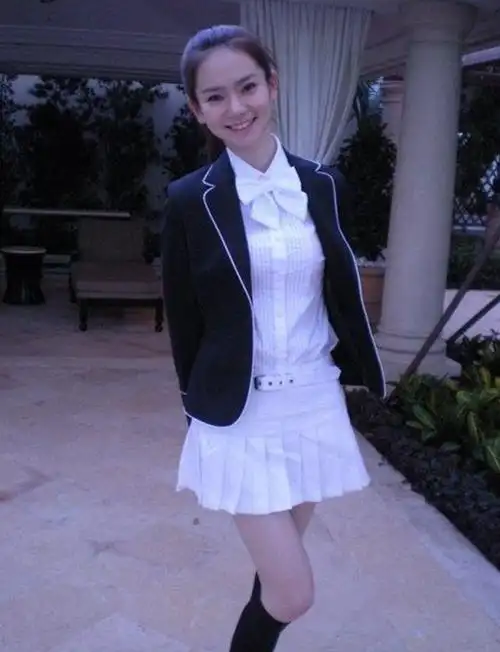 戚薇读书时情书收到手软本以为是太自恋看完旧照惊艳了