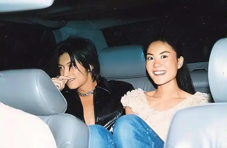 港媒曝张柏芝和谢贤官宣在一起,财产全部留给女方,网友怒斥太假