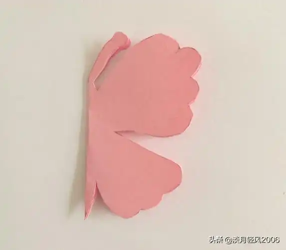 儿童立体手工,用彩色卡纸剪贴出立体蝴蝶 - 读书笔记