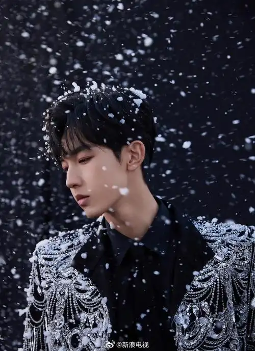 今天又是大杀四方的郭俊辰fiction造型帅气