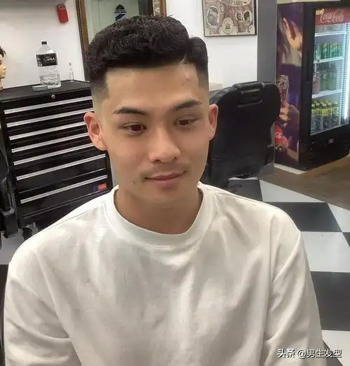 短发寸头潮男发型图片(男生各种脸型适合的有气质发型)
