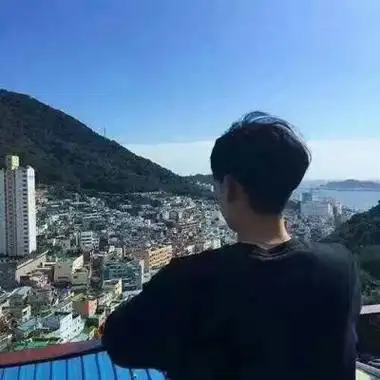 男生看风景背影帅气头像唯美意境男生图片