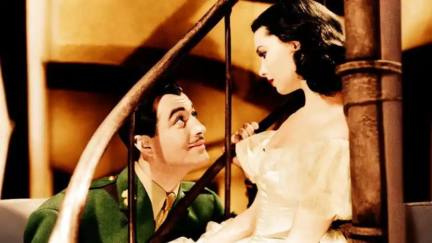 经典重现:费雯·丽经典电影《魂断蓝桥》主题曲《友谊地久天长》