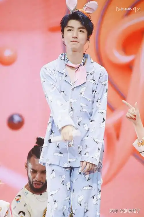 王俊凯穿睡衣戴兔耳朵是什么时候在哪个地方