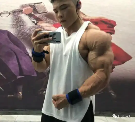 正太脸金刚身,这位21岁体院小哥怪猛的!_肌肉