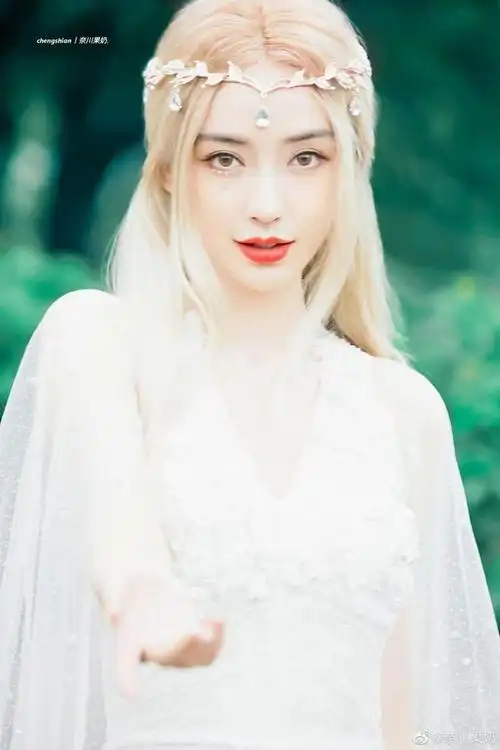 疯狂心动!被杨颖"精灵女王"造型惊艳到了