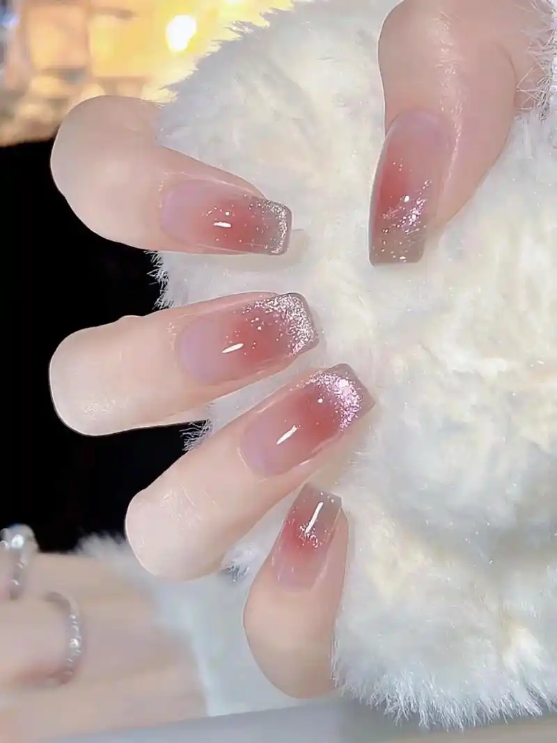 夏季 冰透渐变穿戴甲.#显手白的美甲款式推荐 #美出高级感 - 抖音