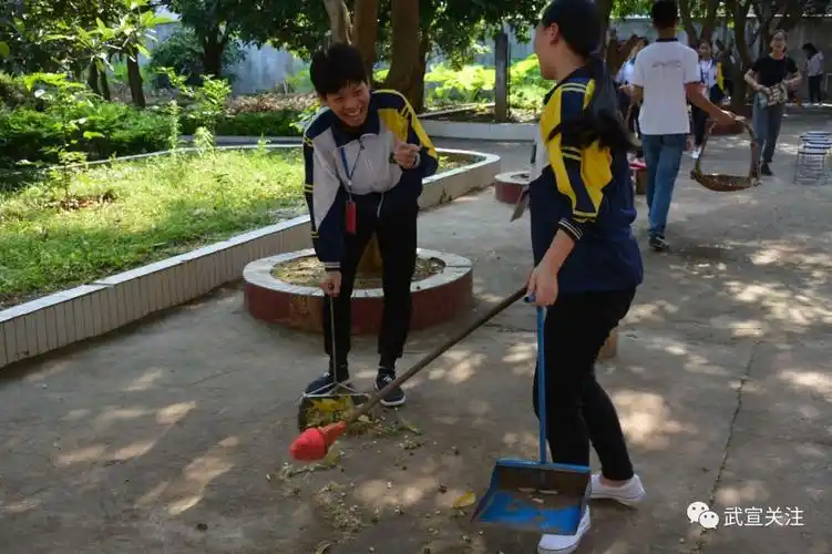 武宣县二中特长文化并进的花园式校园