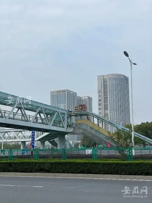 "合肥第一桥"明珠广场人行天桥主桥即将拆除!现场已封闭