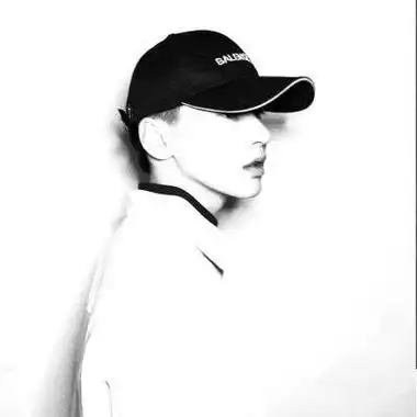 由美头网整理发布,男生头像频道提供更多与韩系,成熟,冷酷,无水印,男