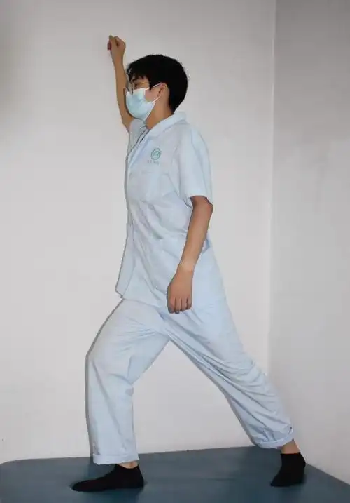 动作二:拉伸菱形肌