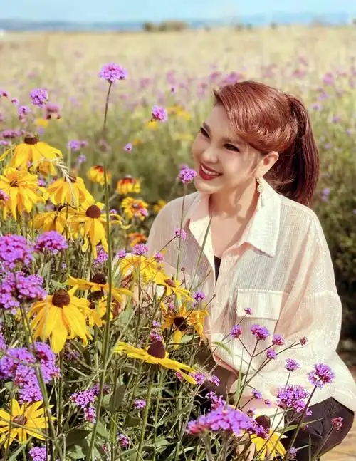 乌兰图雅个人介绍(著名歌唱家乌兰图雅:草原上走出的蒙古之花,失恋后